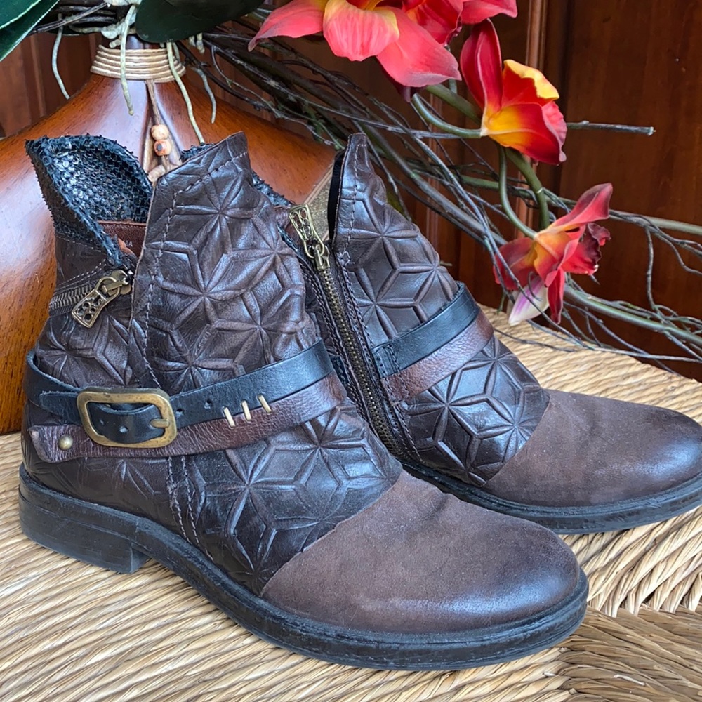 AS98 Isha Brown Leather Motorcycle Buckle Ankle Boots size 39